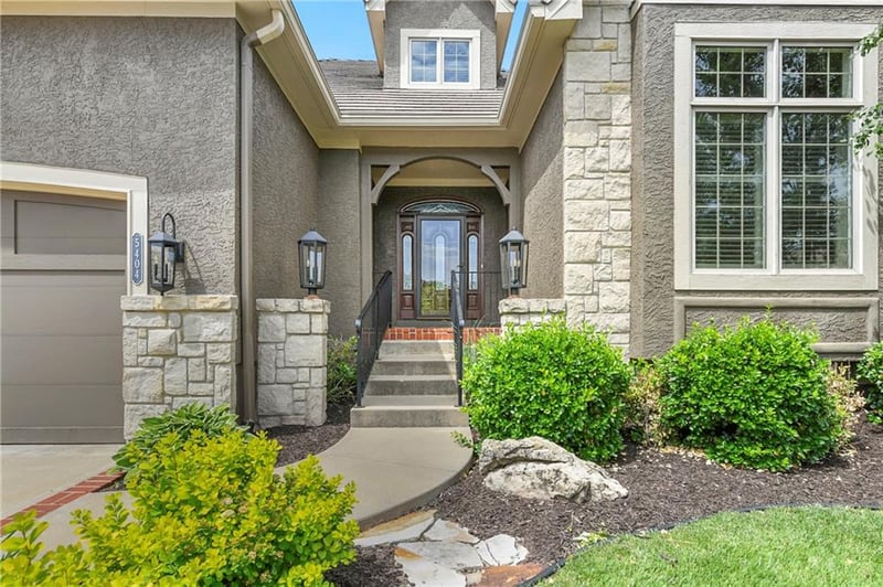 5404 124th Ter, Leawood, KS 66209