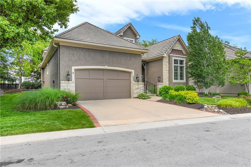 5404 124th Ter, Leawood, KS 66209