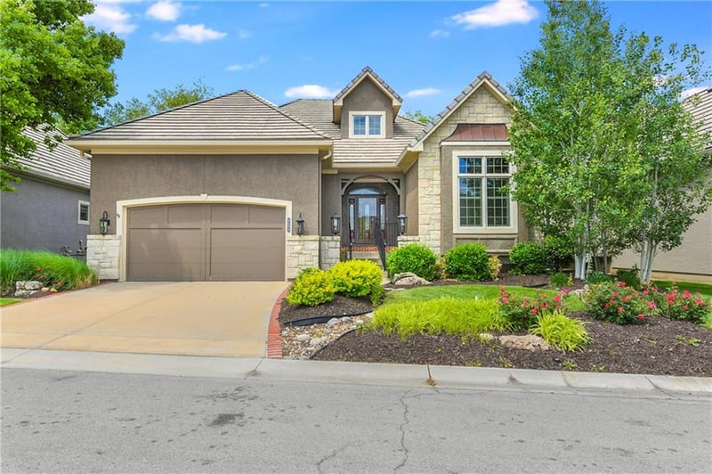 5404 124th Ter, Leawood, KS 66209