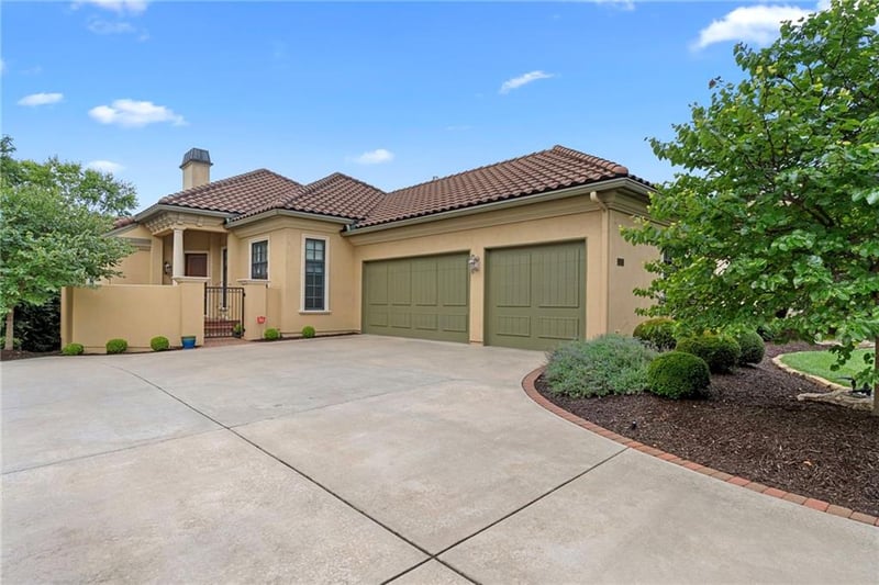 3313 138th St, Leawood, KS 66224