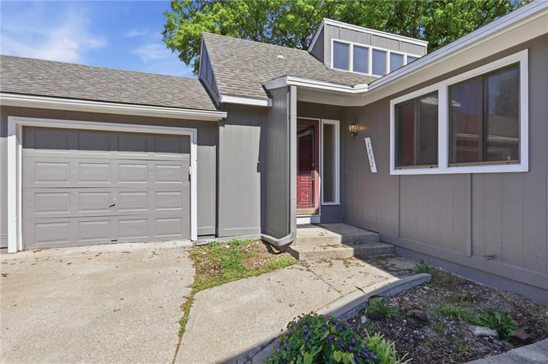 1032 NW 70th Ct, Kansas City, MO 64118