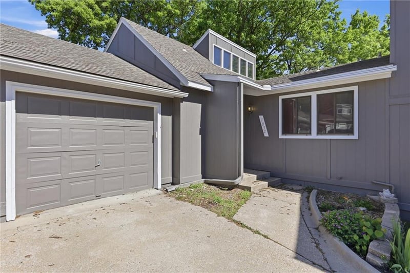 1032 NW 70th Ct, Kansas City, MO 64118