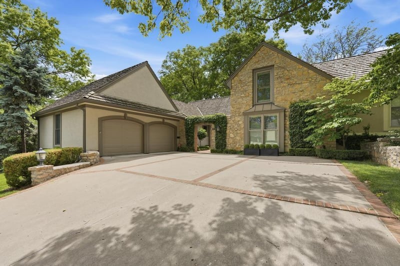7904 Bristol Ct, Prairie Village, KS 66208
