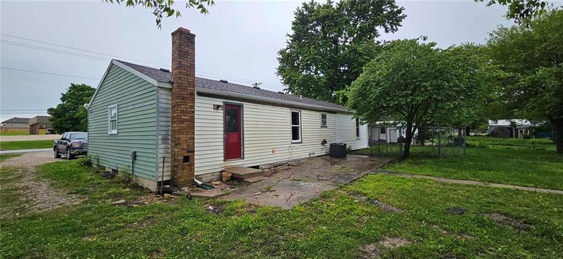 608 E 10th St, Holden, MO 64040