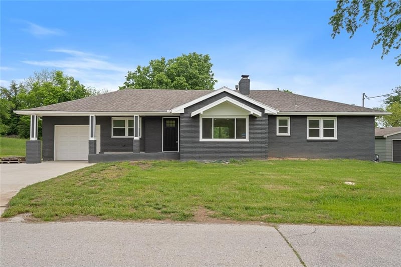112 Kay St, Lansing, KS 66043