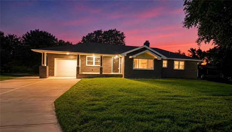 112 Kay St, Lansing, KS 66043