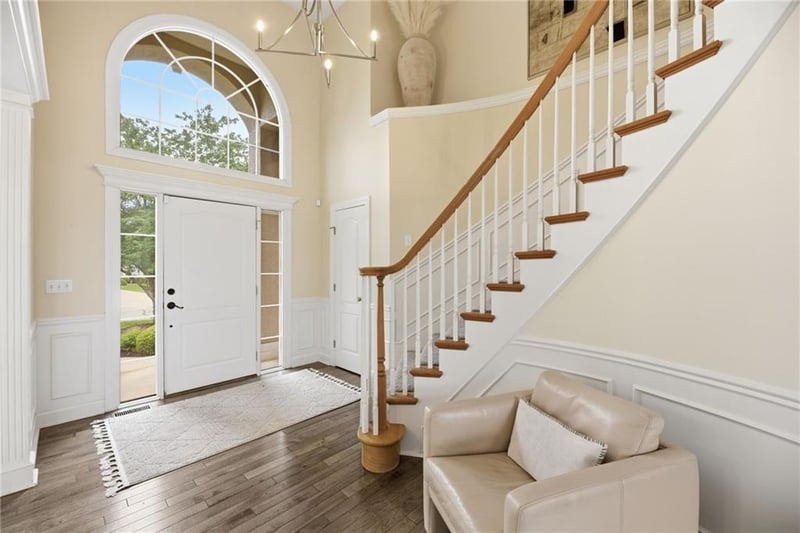 340 Chelsea Dr, Lee's Summit, MO 64063