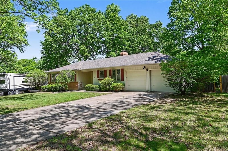 10508 82nd St, Raytown, MO 64138