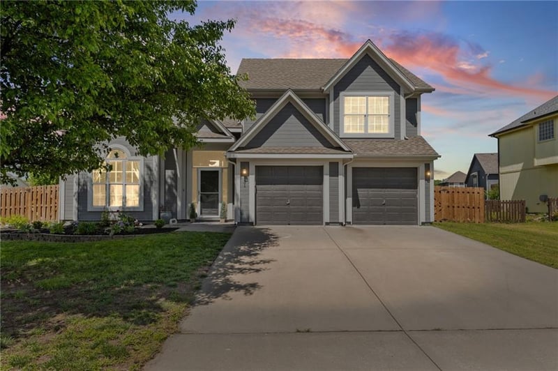 731 River Dr, Edwardsville, KS 66111