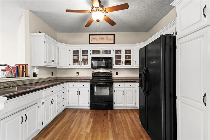 731 River Dr, Edwardsville, KS 66111