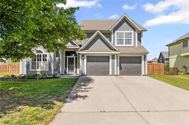 731 River Dr, Edwardsville, KS 66111