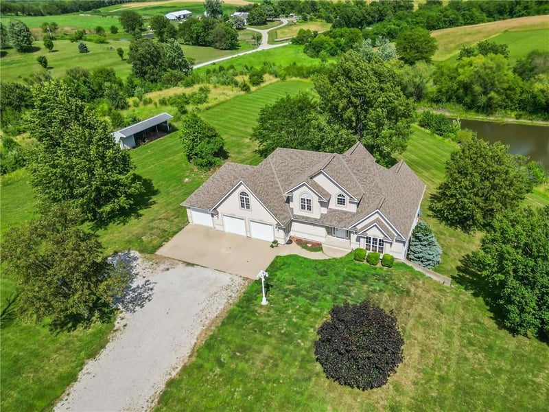 8747 Southpoint Dr, Richmond, MO 64085