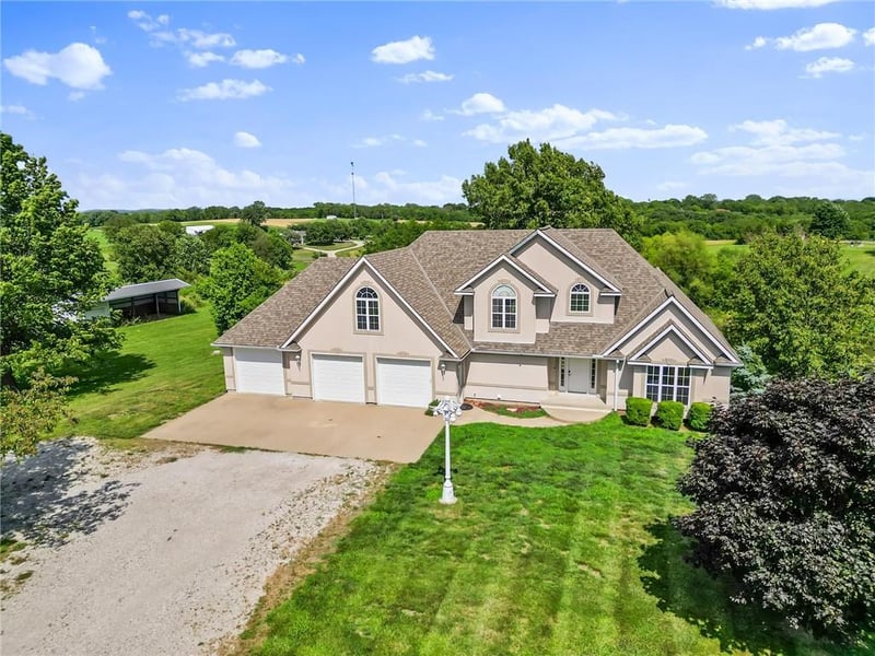 8747 Southpoint Dr, Richmond, MO 64085
