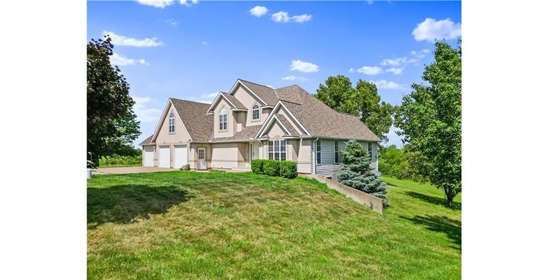 8747 Southpoint Dr, Richmond, MO 64085