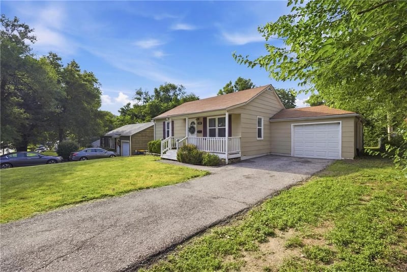 418 87th Ter, Kansas City, MO 64114