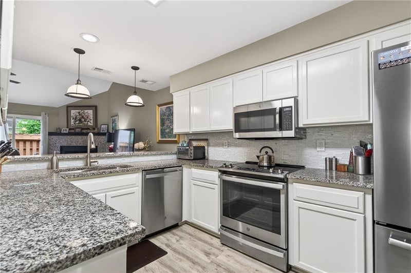12429 Charlotte St, Kansas City, MO 64146