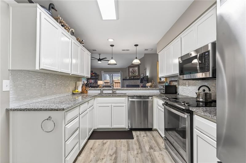 12429 Charlotte St, Kansas City, MO 64146
