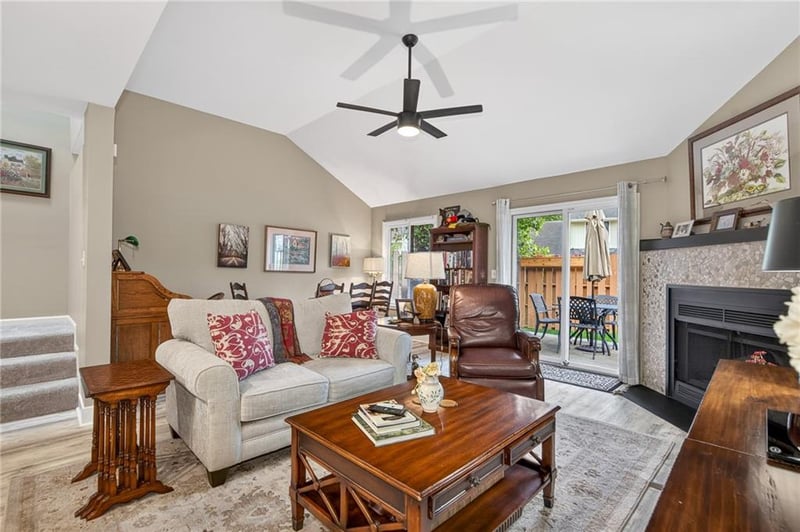 12429 Charlotte St, Kansas City, MO 64146