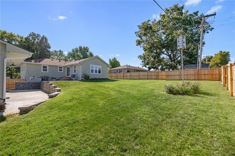 8630 Hilltop Rd, De Soto, KS 66018