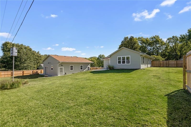 8630 Hilltop Rd, De Soto, KS 66018