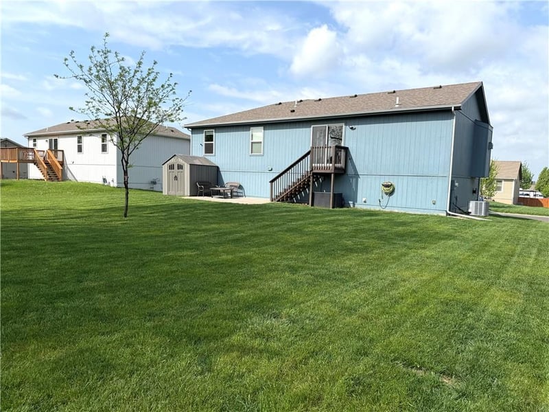 21401 Noble St, Spring Hill, KS 66083