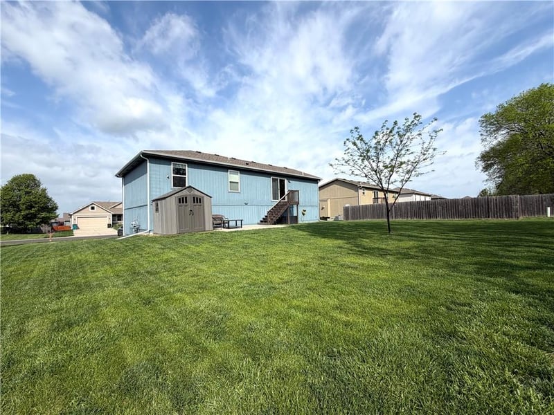21401 Noble St, Spring Hill, KS 66083