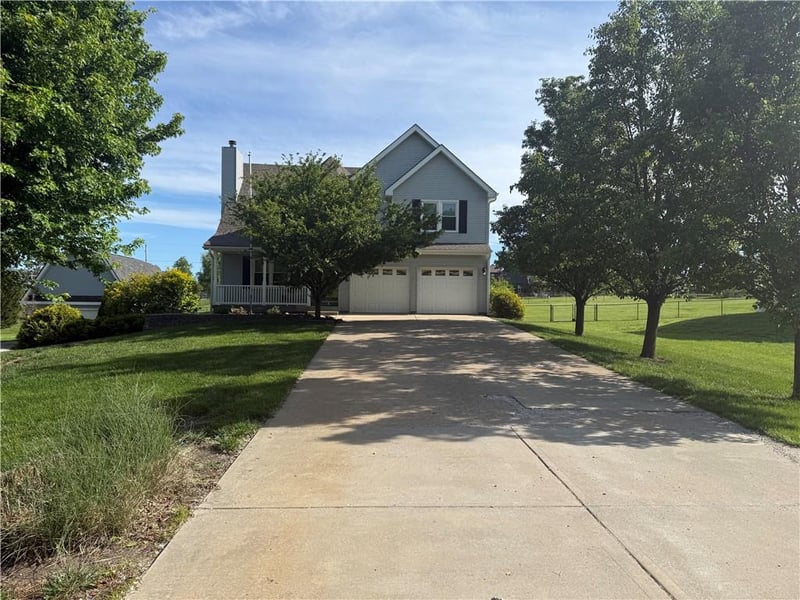 15143 Briarwood Dr, Basehor, KS 66007