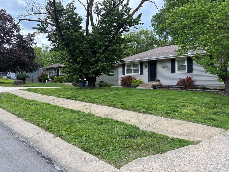 15204 E 48th St, Kansas City, MO 64136