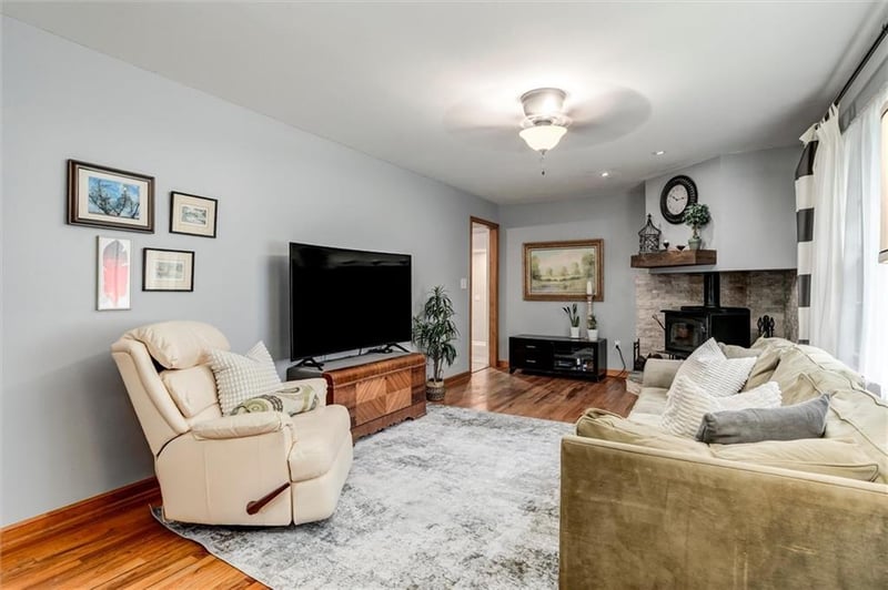 8930 Hardy St, Overland Park, KS 66212