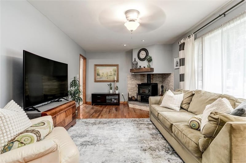 8930 Hardy St, Overland Park, KS 66212