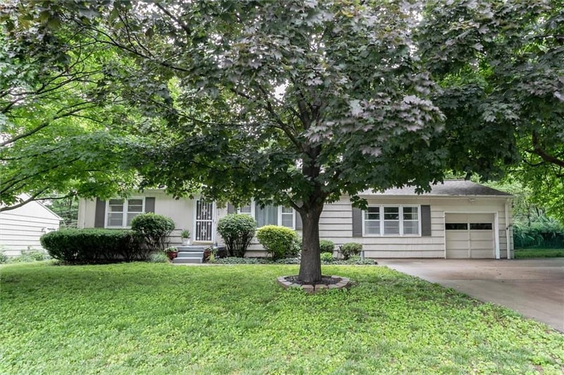8930 Hardy St, Overland Park, KS 66212