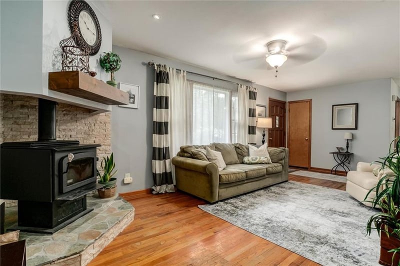8930 Hardy St, Overland Park, KS 66212