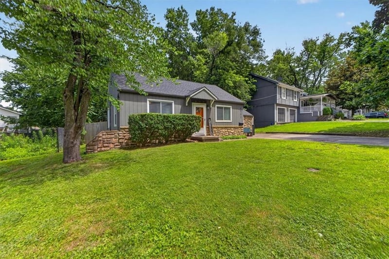 4717 Reinhardt Dr, Roeland Park, KS 66205