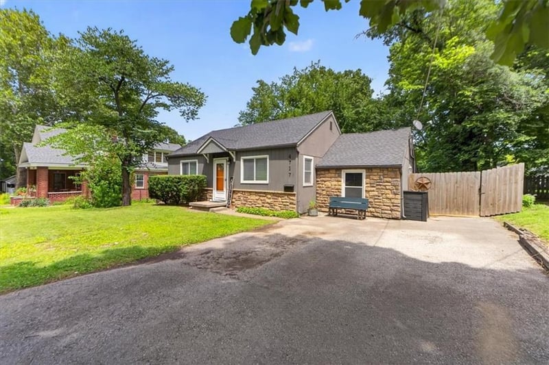 4717 Reinhardt Dr, Roeland Park, KS 66205