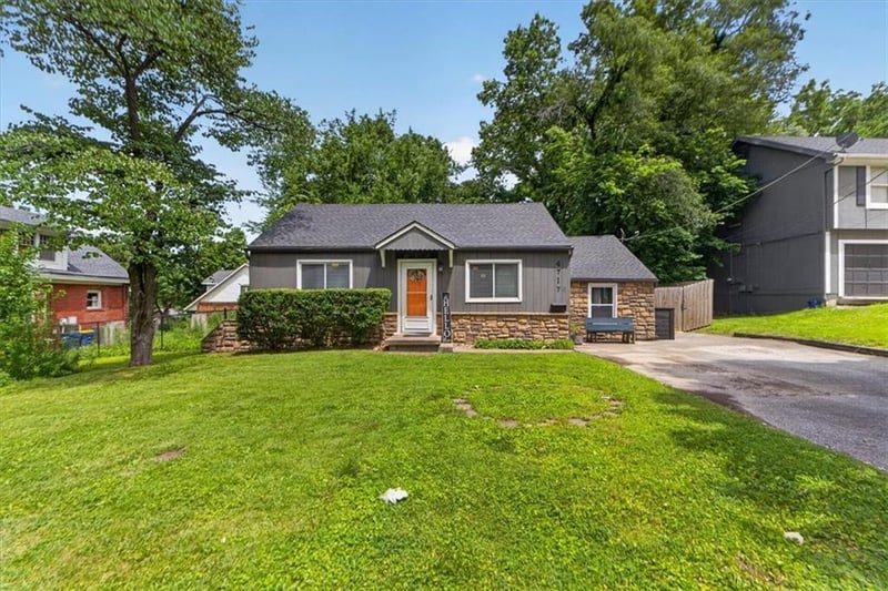 4717 Reinhardt Dr, Roeland Park, KS 66205