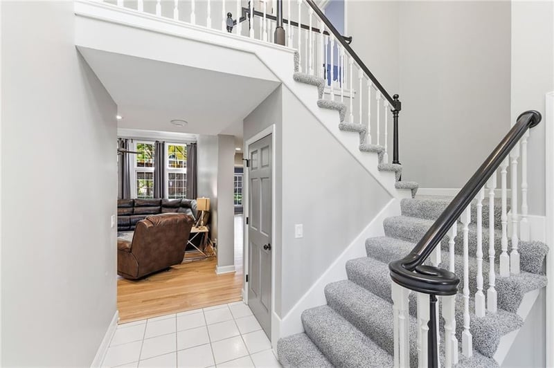 8001 Darnell Ln, Lenexa, KS 66215