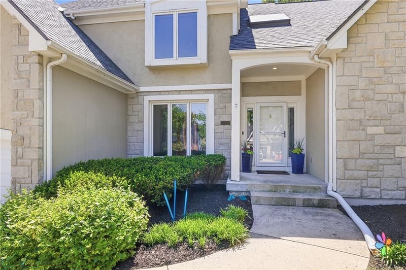 8001 Darnell Ln, Lenexa, KS 66215