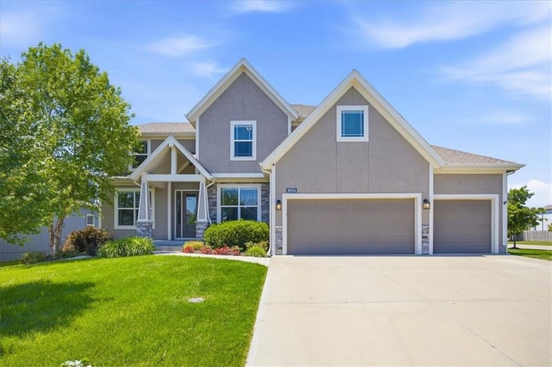 16964 Hunter St, Olathe, KS 66062