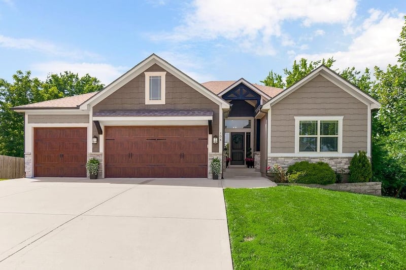 106 E Woodland Ave, Lone Jack, MO 64070