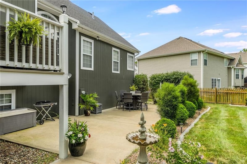 4207 Kensington Dr, St Joseph, MO 64506