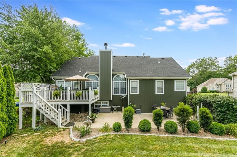 4207 Kensington Dr, St Joseph, MO 64506
