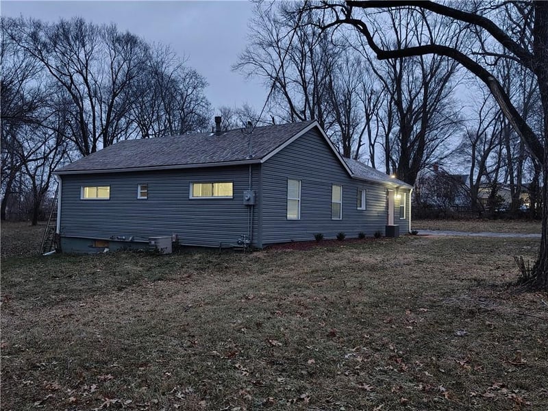 701 Allen Rd, Independence, MO 64050