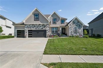 8112 NW 90th St, Kansas City, MO 64153