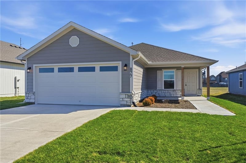 613 Bluebird St, Gardner, KS 66030
