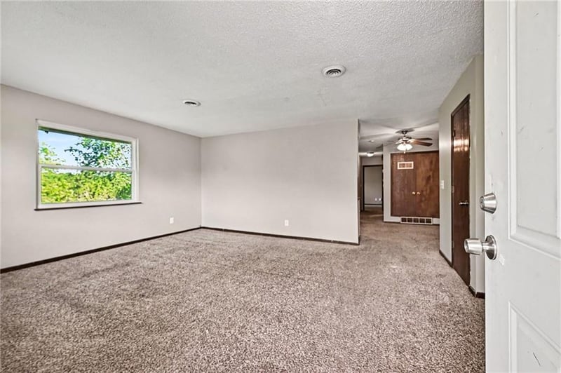 6331 N Wyandotte St, Kansas City, MO 64118
