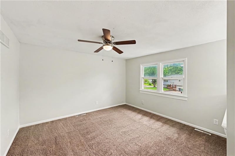 613 W Hulett St, Edgerton, KS 66021