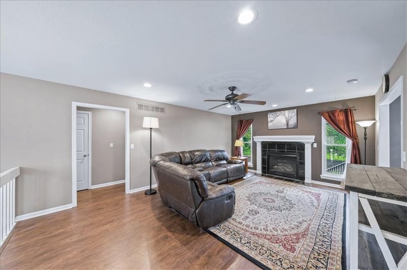 415 Hazelwood Dr, Warrensburg, MO 64093