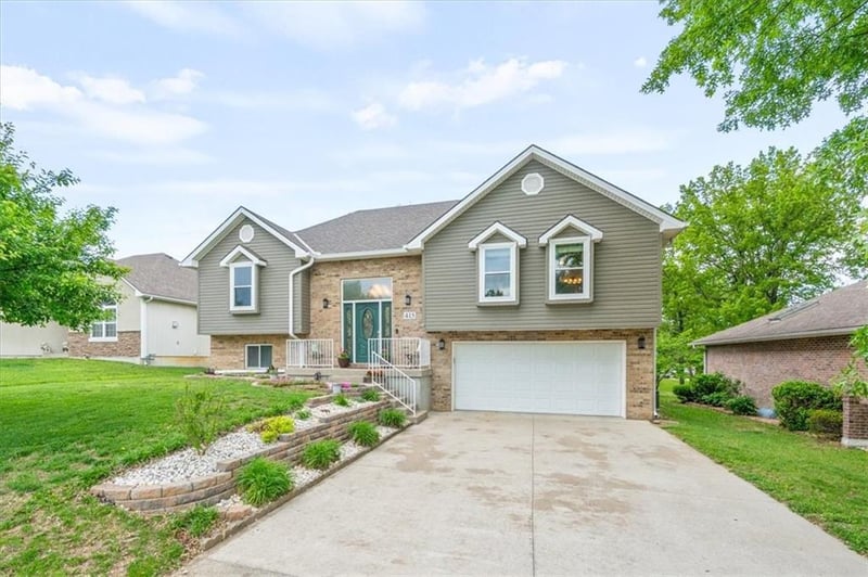 415 Hazelwood Dr, Warrensburg, MO 64093