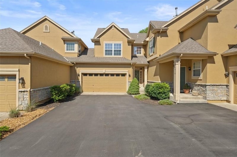 4812 W 159th Ter, Overland Park, KS 66085