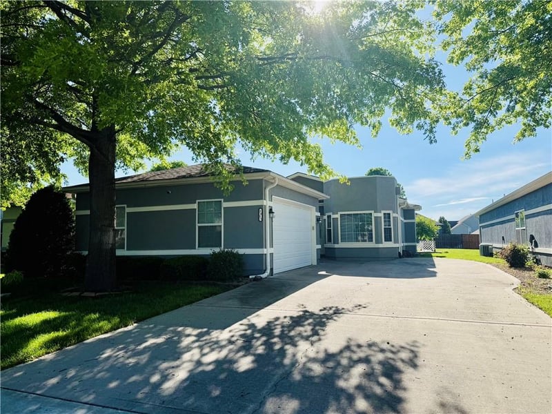 2815 Sonora Dr, Blue Springs, MO 64014